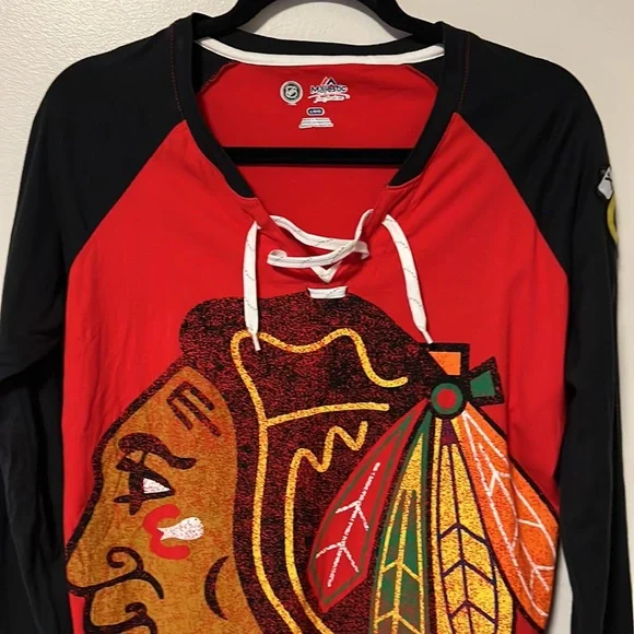 MAJESTIC—-Womans Blackhawks Hip Check Lace Up Long Sleeve- Large - Picture 3 of 7
